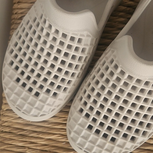 LUSSO CLOUD Scenario Comfort Slip-On - Unisex, Water Friendly, Size W - Picture 3 of 5